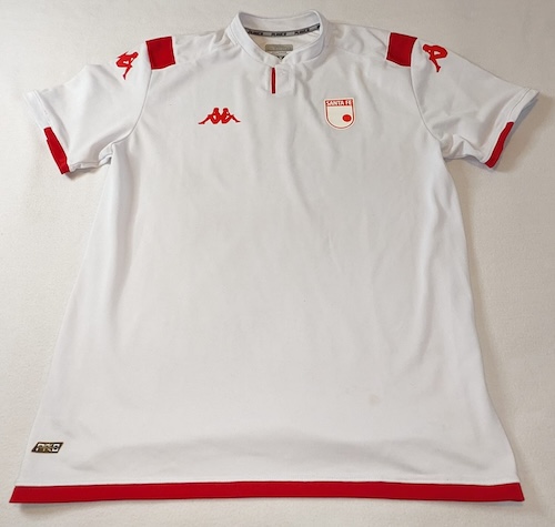 CLUB INDEPENDIENTE DE SANTA FE CAMISA POLO DE VIAJE USADA POR JUGADOR