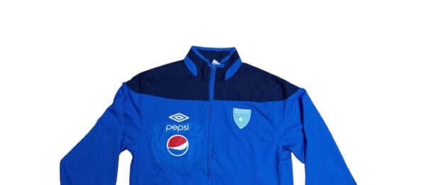 SELECCION GUATEMALA CHAMARRA DE VIAJE USADA POR JUGADOR - Imagen 2