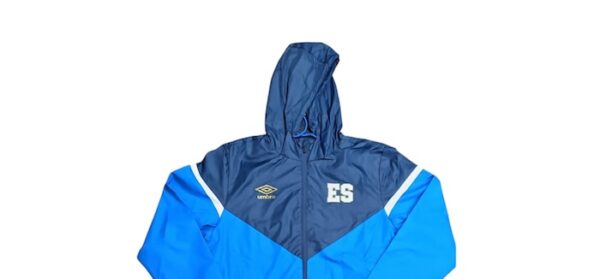 SELECCION EL SALVADOR CHAMARRA DE VIAJE USADA POR JUGADOR - Imagen 2