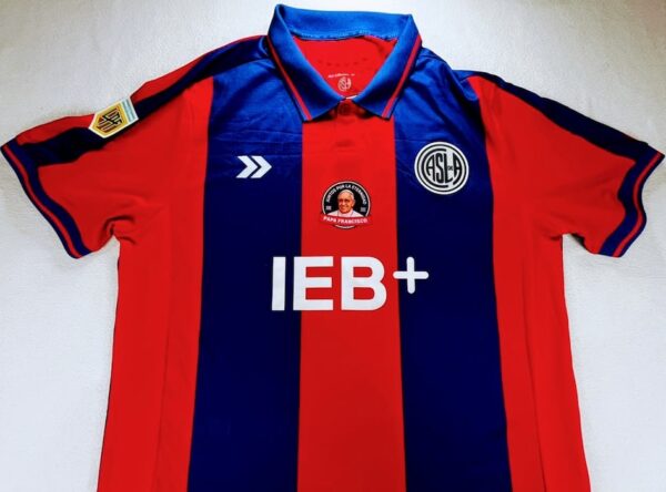 CLUB SAN LORENZO JERSEY HOMENAJE A PAPA TITULAR - Imagen 2