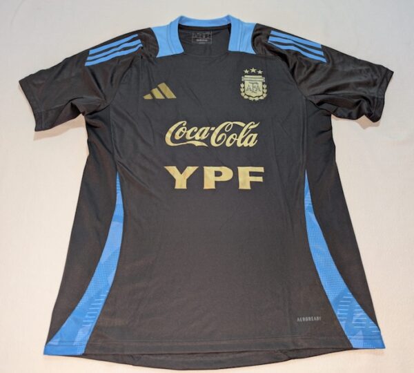 SELECCION ARGENTINA CAMISETA DE PRACTICA USADA POR JUGADOR 2025
