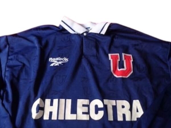 CLUB UNIVERSIDAD DE CHILE JERSEY MANGA LARGA RETRO - Imagen 2